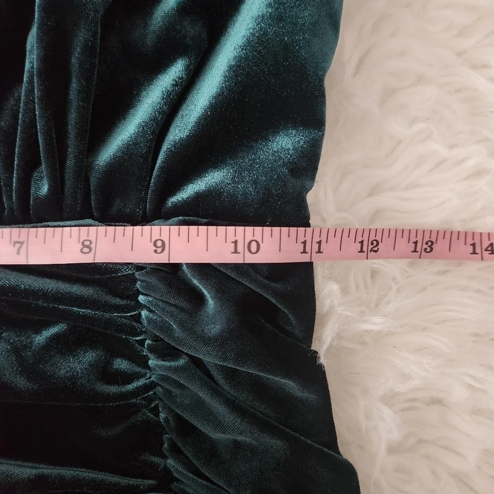 Revelry Beck Velvet Dress. Emerald. Size 0. Regular Maxi: 46 in waist to hem. Ne